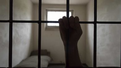 Foto de Cansado da esposa, homem em prisão domiciliar pede para ir para a cadeia