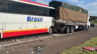 Foto de Acidente entre caminhão e ônibus que saiu de São Carlos deixa feridos em rodovia próximo a Rifaina