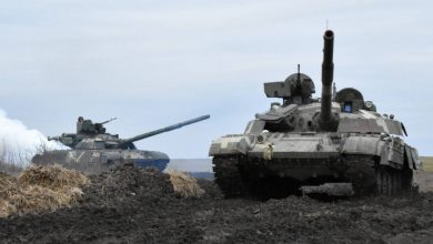 Foto de Rússia cerca Ucrânia com manobras militares na véspera de negociação