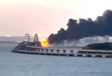 Foto de Explosão destrói parte de ponte estratégica que liga Rússia à Crimeia